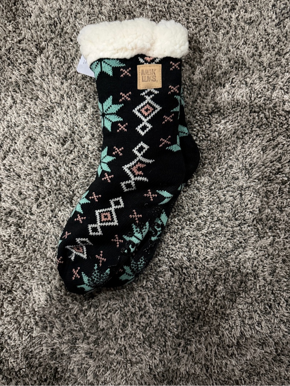 Muk Luks women’s Black Sherpa-Lined Patterned Slipper Socks sizes 5-7